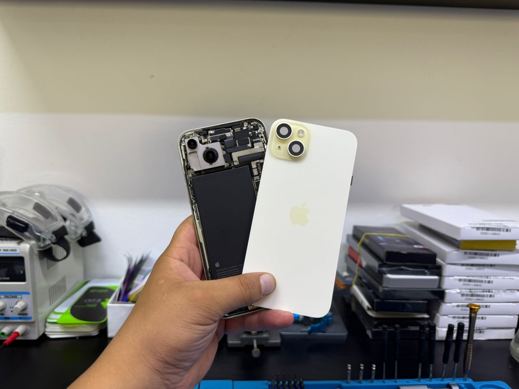 Замена экрана и аккумулятора iPhone 13 Pro в Анталье