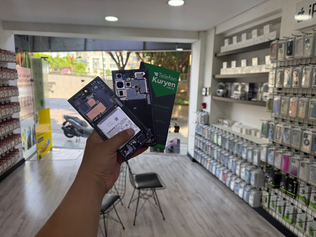 Antalya iPhone 13 Ekran Değişimi