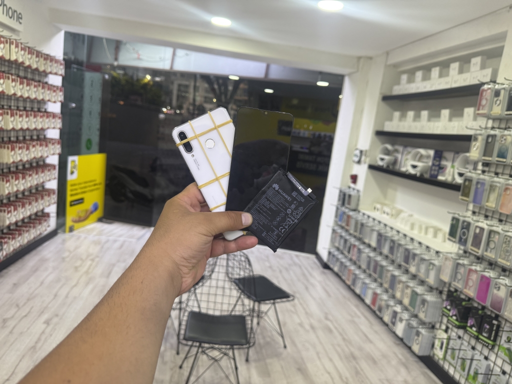 Huawei ekran değişimi antalya