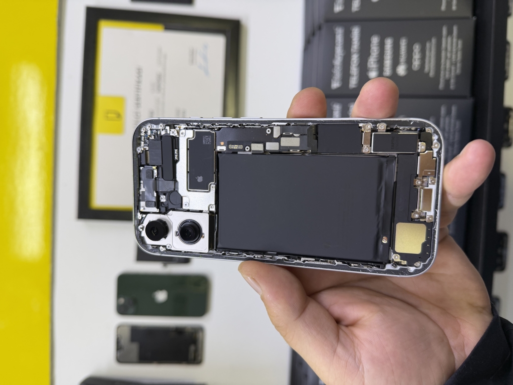iPhone 11 Güçlendirilmiş Batarya Değişimi Antalya 