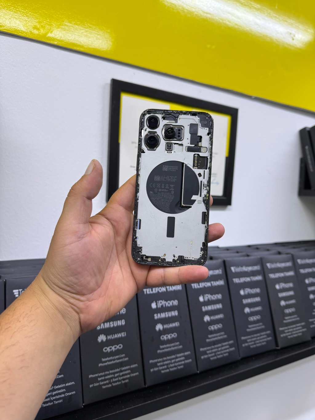 iPhone 15 Pro Ekran Değişimi Antalya